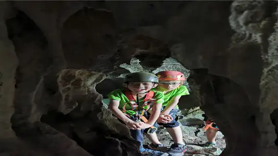 【陽朔戶外運動體驗】廣西桂林陽朔戶外體驗計畫/思固青少年戶外營地(飛拉達攀登/探洞/溯溪)