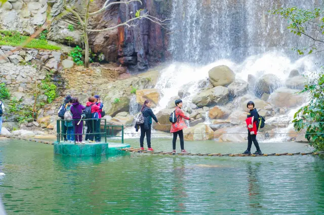 River Trekking in Qingyuan
