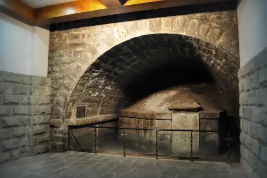 Hotels near Ba Manzi Tomb