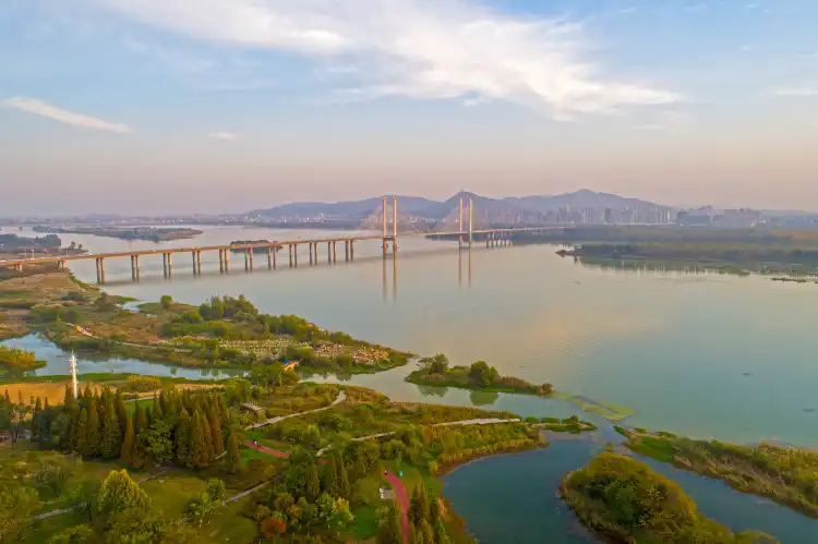 Hotels near Yueliangwan Park