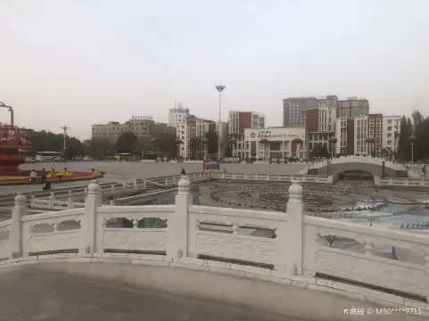 โรงแรมใกล้จตุรัสคนเมือง