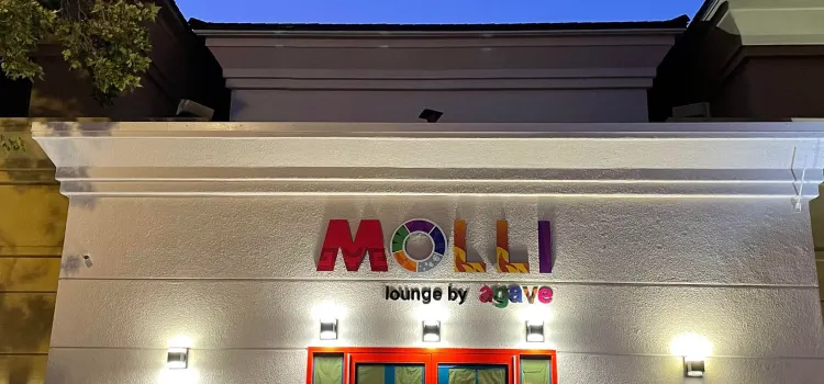 Molli Restaurant & Lounge