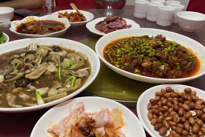 正宗川味饭店住宿