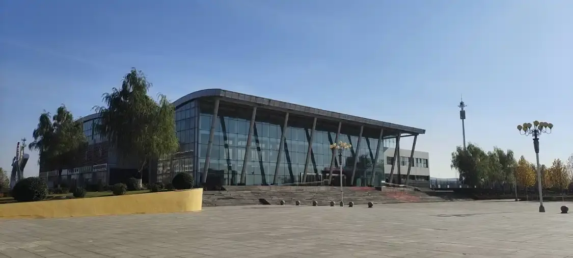 Hotels near Lulong Indoor Stadium
