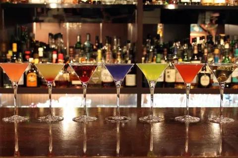 CASUAL BAR Vogue