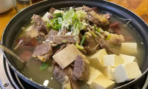 小黄牛朝鲜族特色汤饭馆(长白山店)
