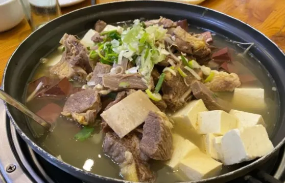 小黃牛朝鮮族特色湯飯館(長白山店)