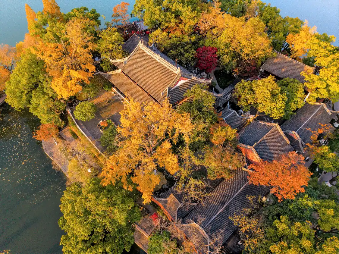 Hotels near Yanyu (Smoke and Rain) Building