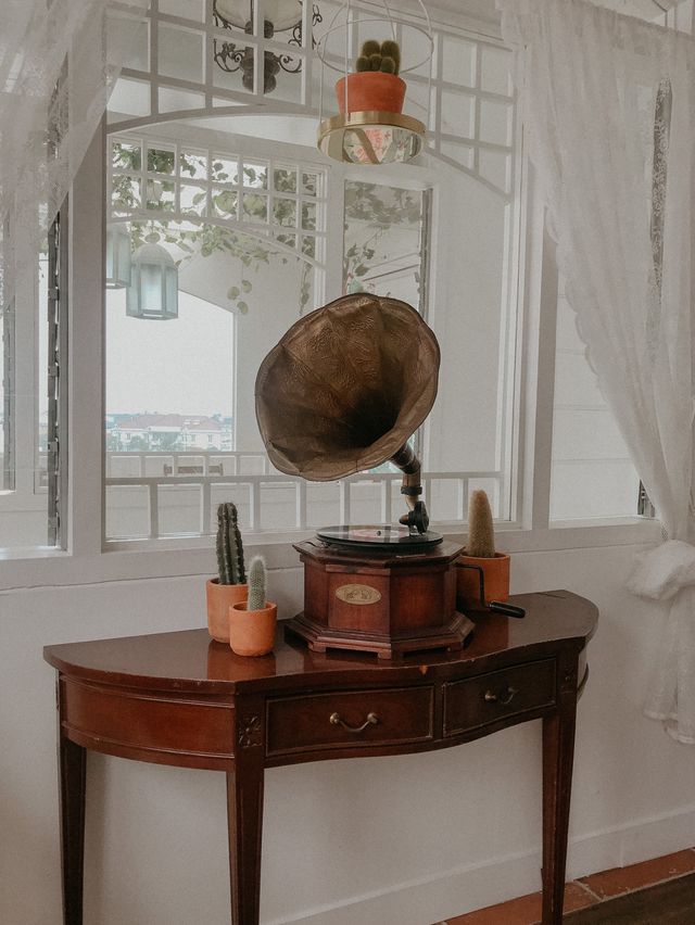 Vintage-Style Homey Café in PIK