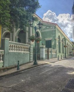 岗顶前地是澳门岗顶的一个广场，也属于澳门历史城区范围内。该地