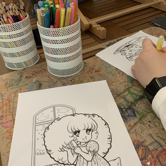 커피 먹고 그림도 그리는 동명동 카페