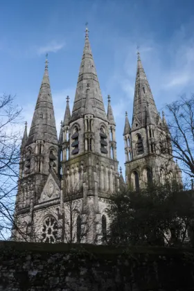 鄰近Holy Cross Catholic Church, Mahon的酒店