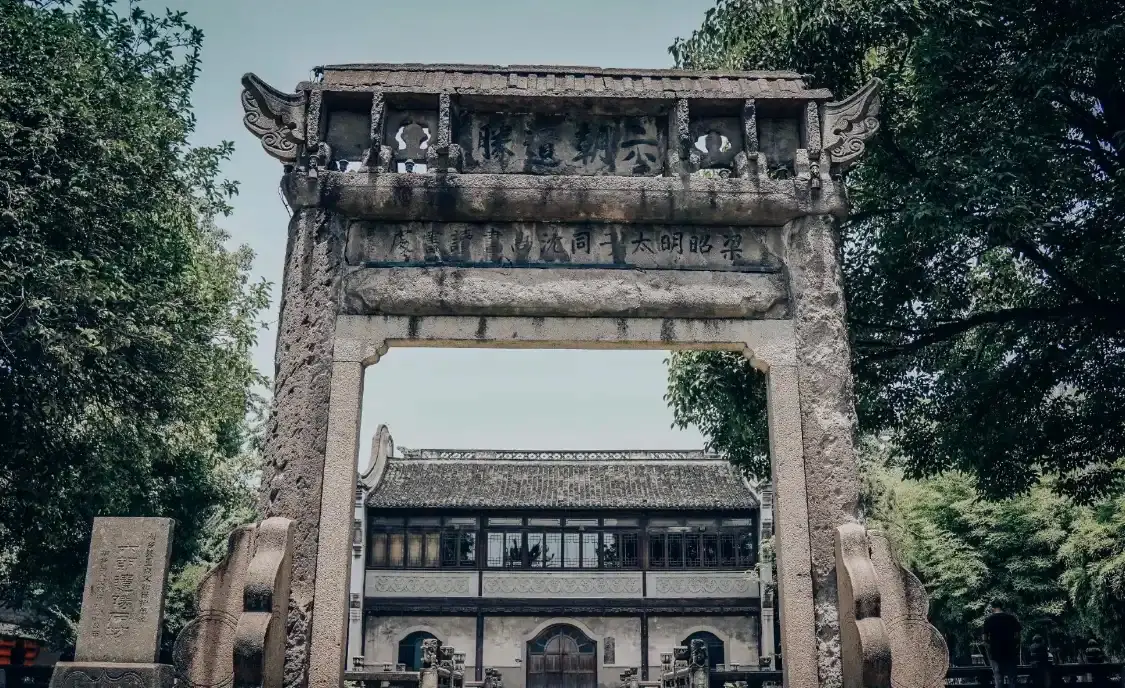Hotels near Zhaoming Academy