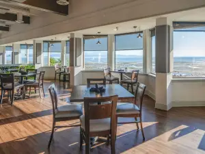 The Bayside Restaurant & Lounge