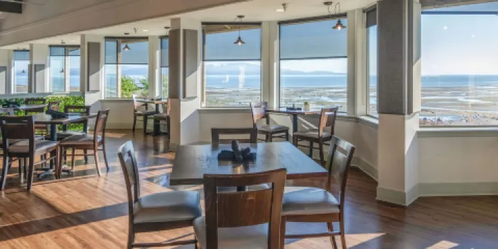 The Bayside Restaurant & Lounge