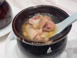 万氏煨汤馆(新华园小区店)