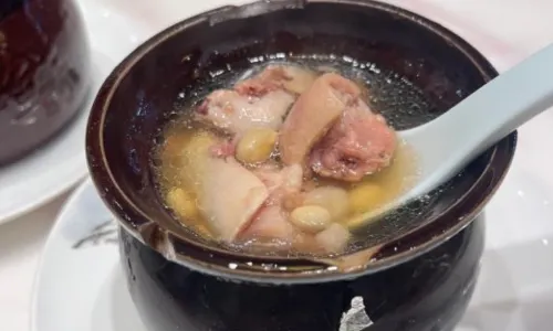 万氏煨汤馆(新华园小区店)