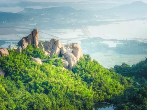 巨石山