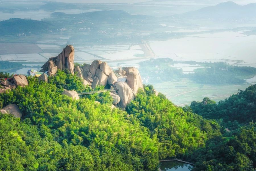 巨石山