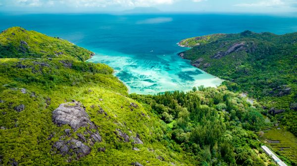 Mahe Island to Praslin Island flight