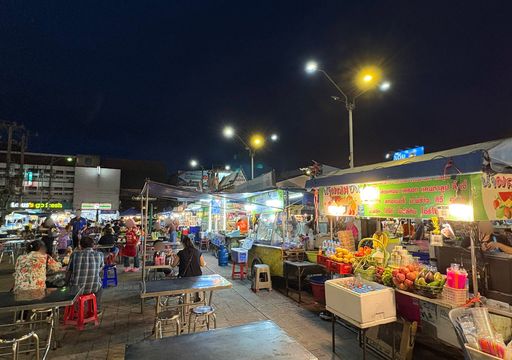 Thung Sri Muang Night Market