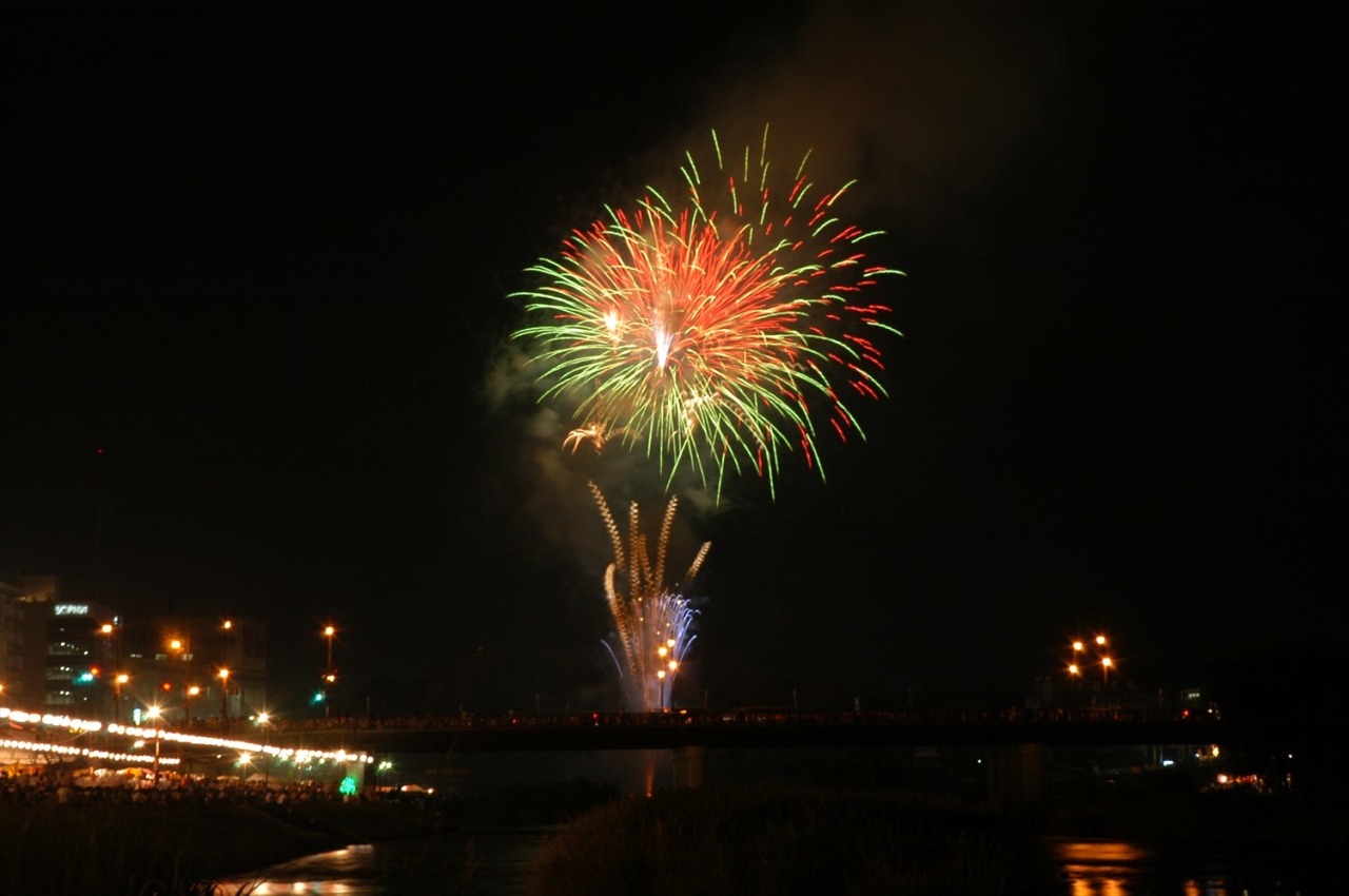 Yoshii River Tsuyama Noryo Gongo Festival | Tsuyama