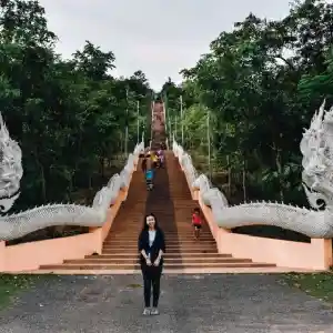 เดินบันไดไปไหว้พระที่ภูสิงห์ จ.กาฬสินธุ์