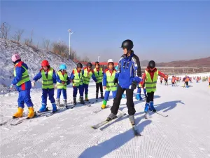 鳴山綠洲滑雪場