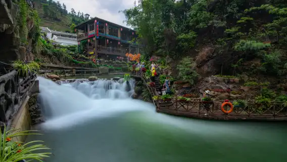 Guangzhou Private 1-Day Tour: Gulong Gorge, Gulong Gorge Waterfall Viewing Glass Bridge, and Gulong Gorge Glass Canyon
