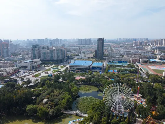 Xinglong Commercial Building (Renyi Alley)周辺のホテル