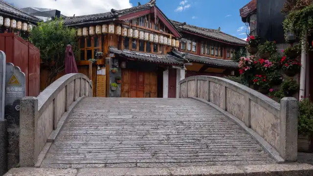 Hotels near Dashi Bridge