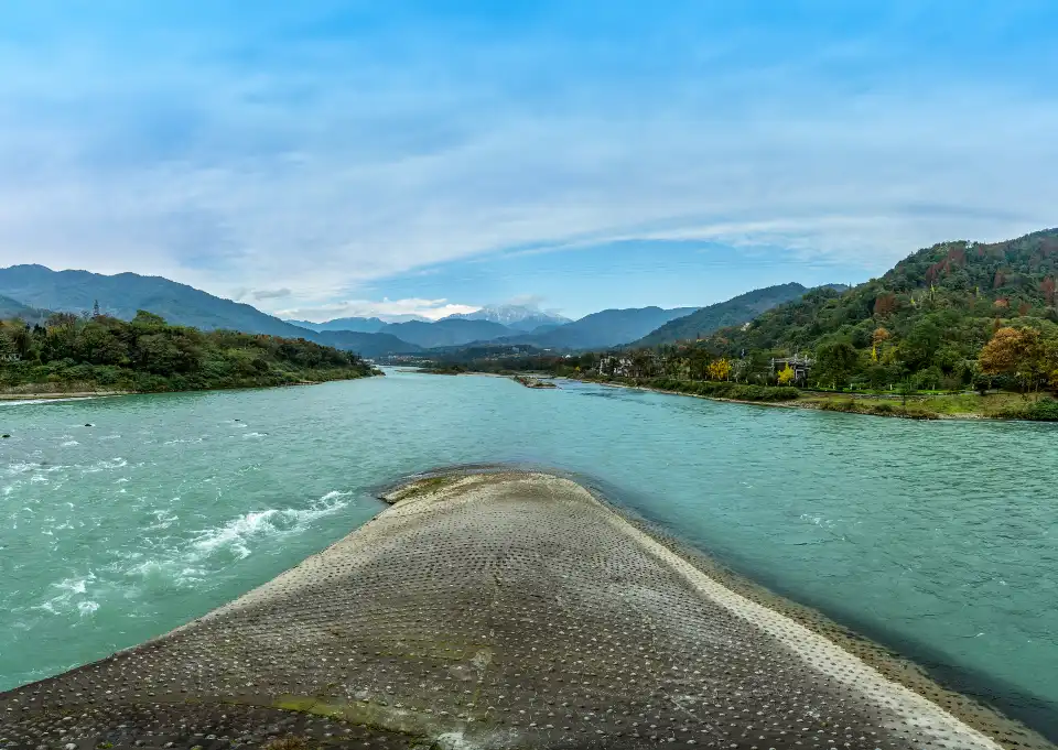 3_Dujiangyan Fish-mouth Water-dividing Dike