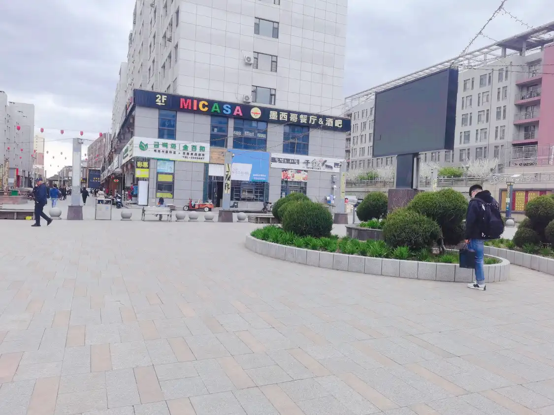 Hotels near Yandaxuefu Square