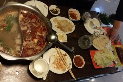 烫皮山羊肉火锅店