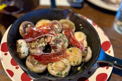 BROWNSTONE布朗石西班牙餐厅酒吧(前滩太古里店)