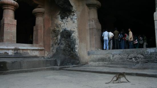 象岛石窟，位于孟买以东10公里的阿拉伯海上，列入《世界遗产名