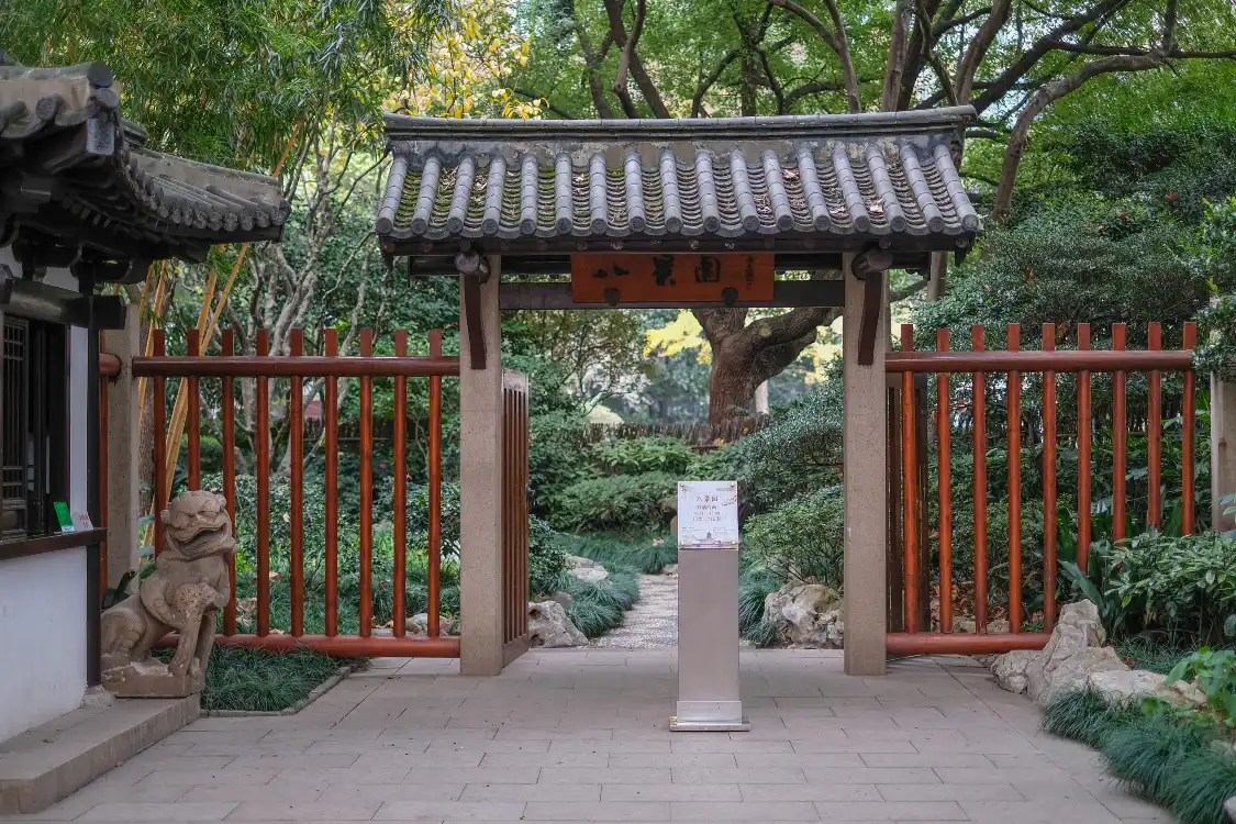 Hotels near Eight Scenic Garden