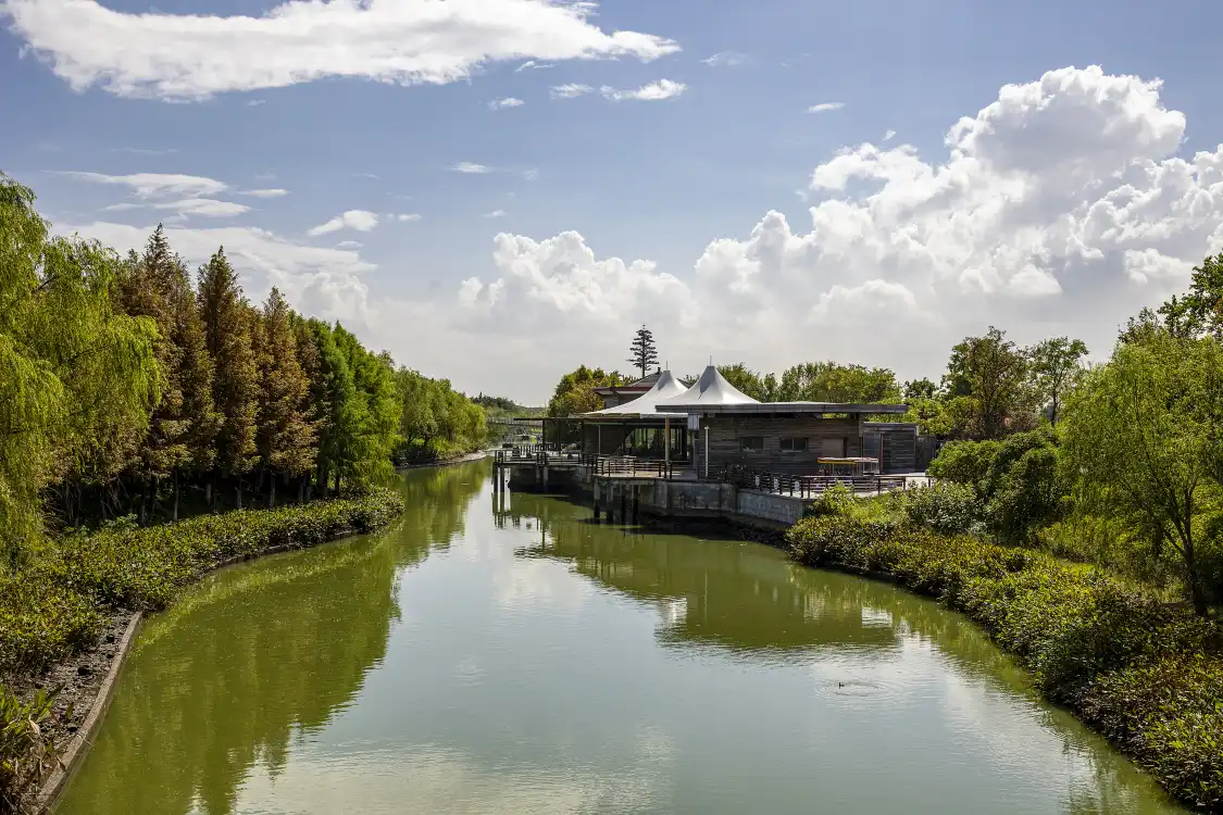 Hotels near Jiangtan Wetland Park