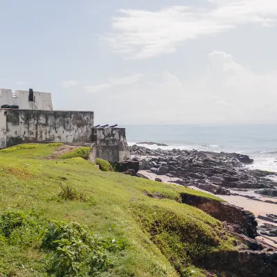 Отели рядом с достопримечательностью «Гана Скул Оф Ло»