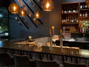 Avanti Restaurant & Bar