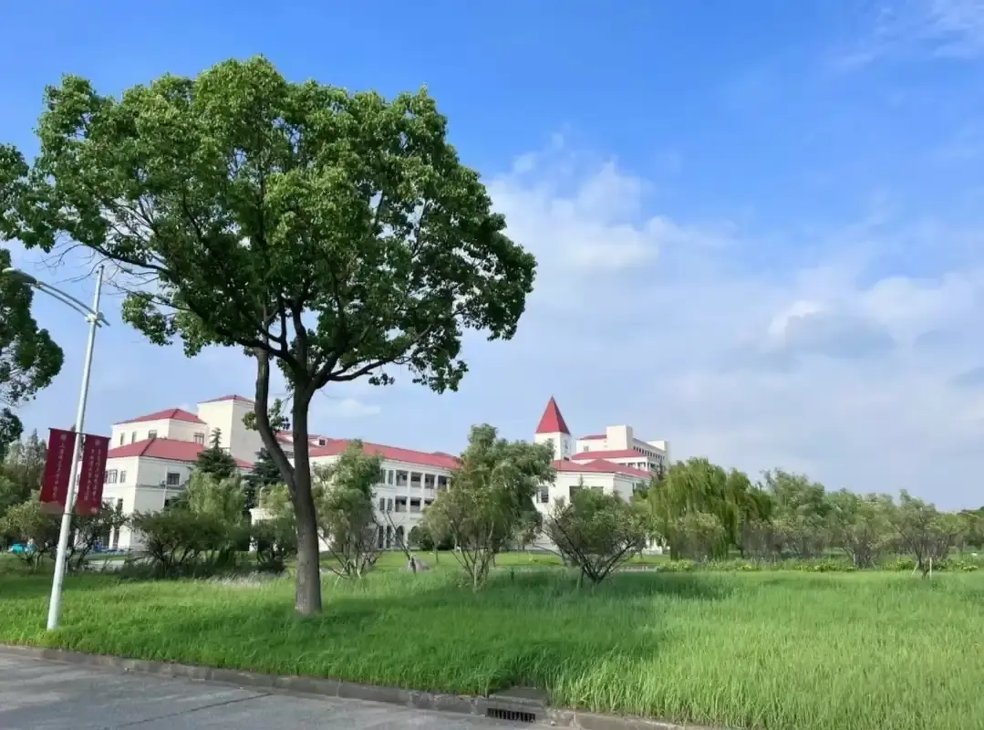 鄰近上海師範大學(奉賢校區)-櫻花園的酒店