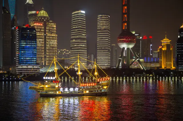 Sightseeing Boats in Shanghai