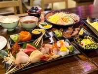 紫藤花海下之日本料理