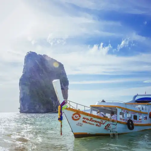 ล่องเรือท่องเที่ยวที่กระบี่
