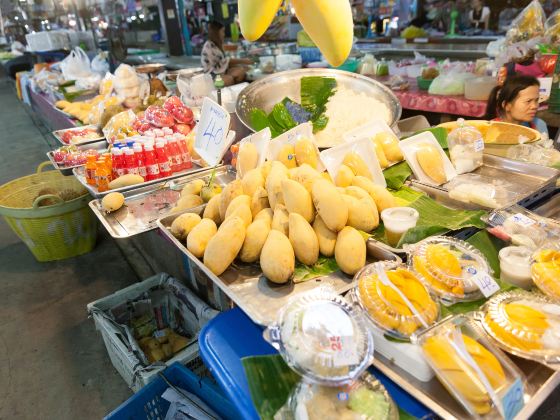 Naka Weekend Market
