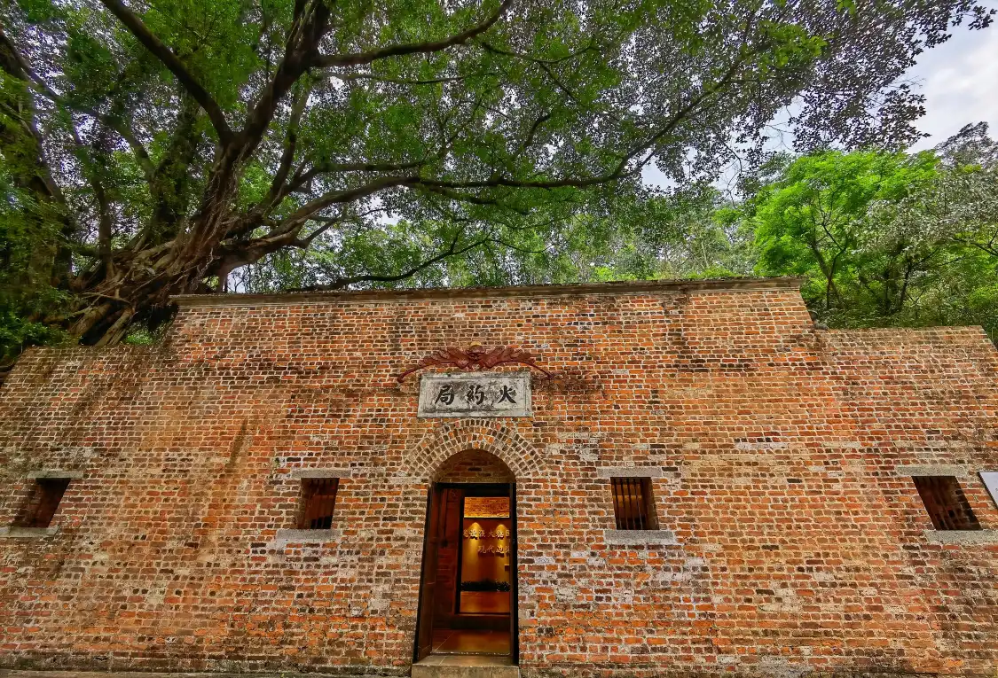 Hotels near Mt. Dajiao Fort
