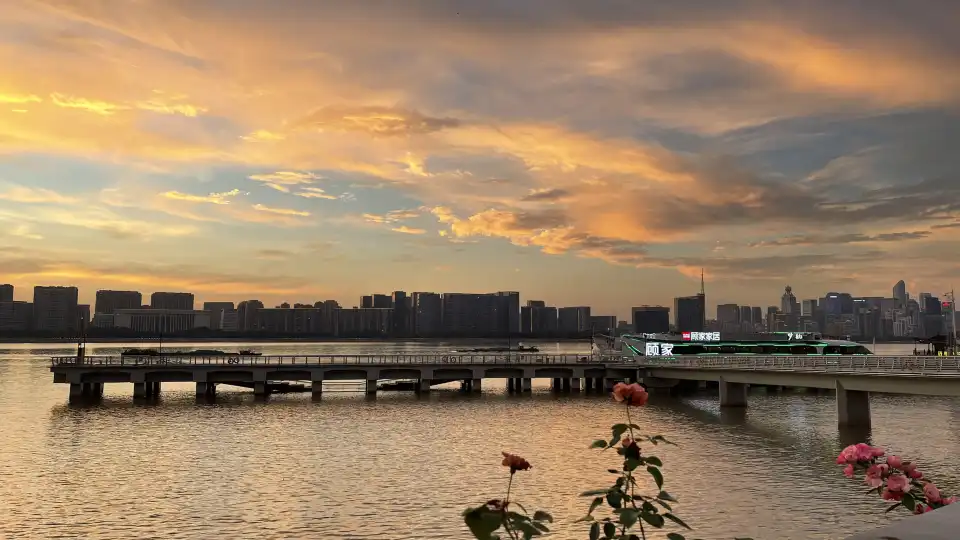 3_Qiantang River Night Cruise