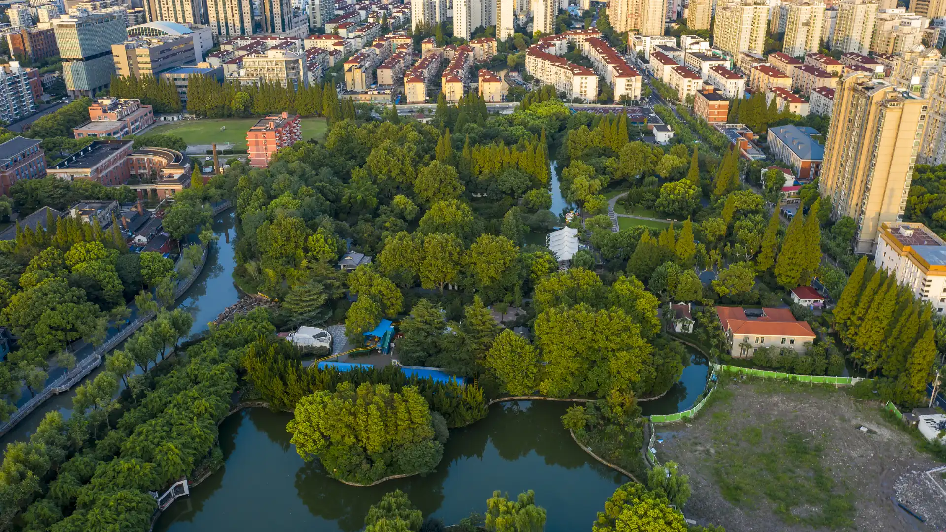 Hotels near Kangjian Park