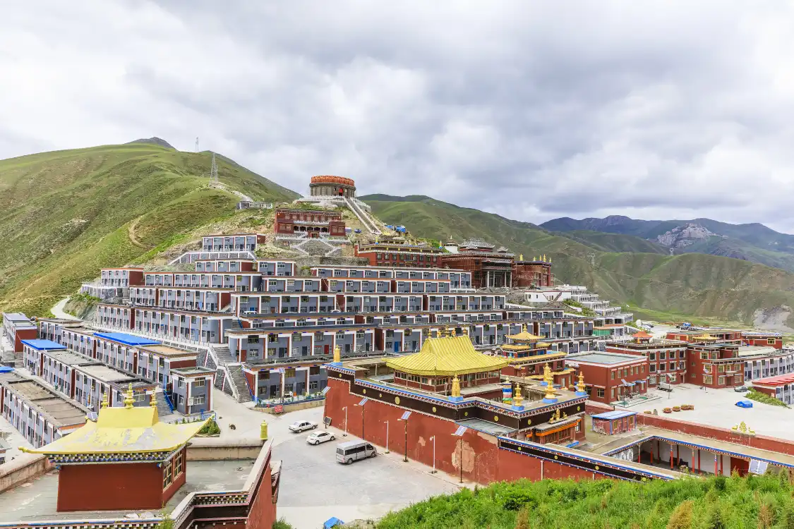 Hotels near Jiegu Monastery