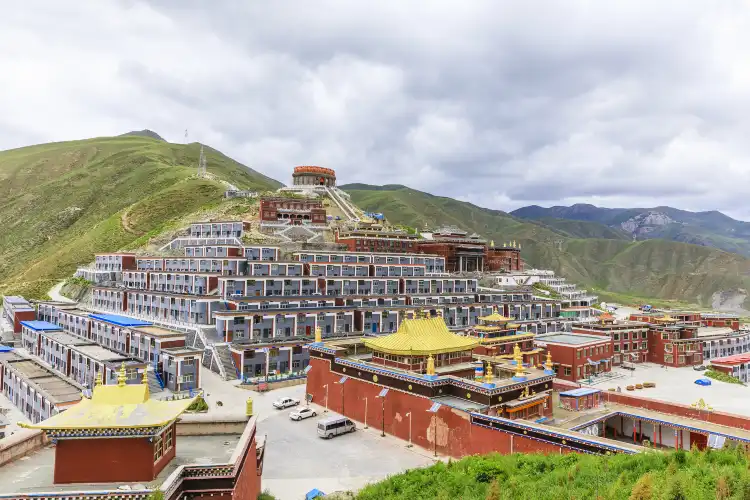 Hotels near Jiegu Monastery